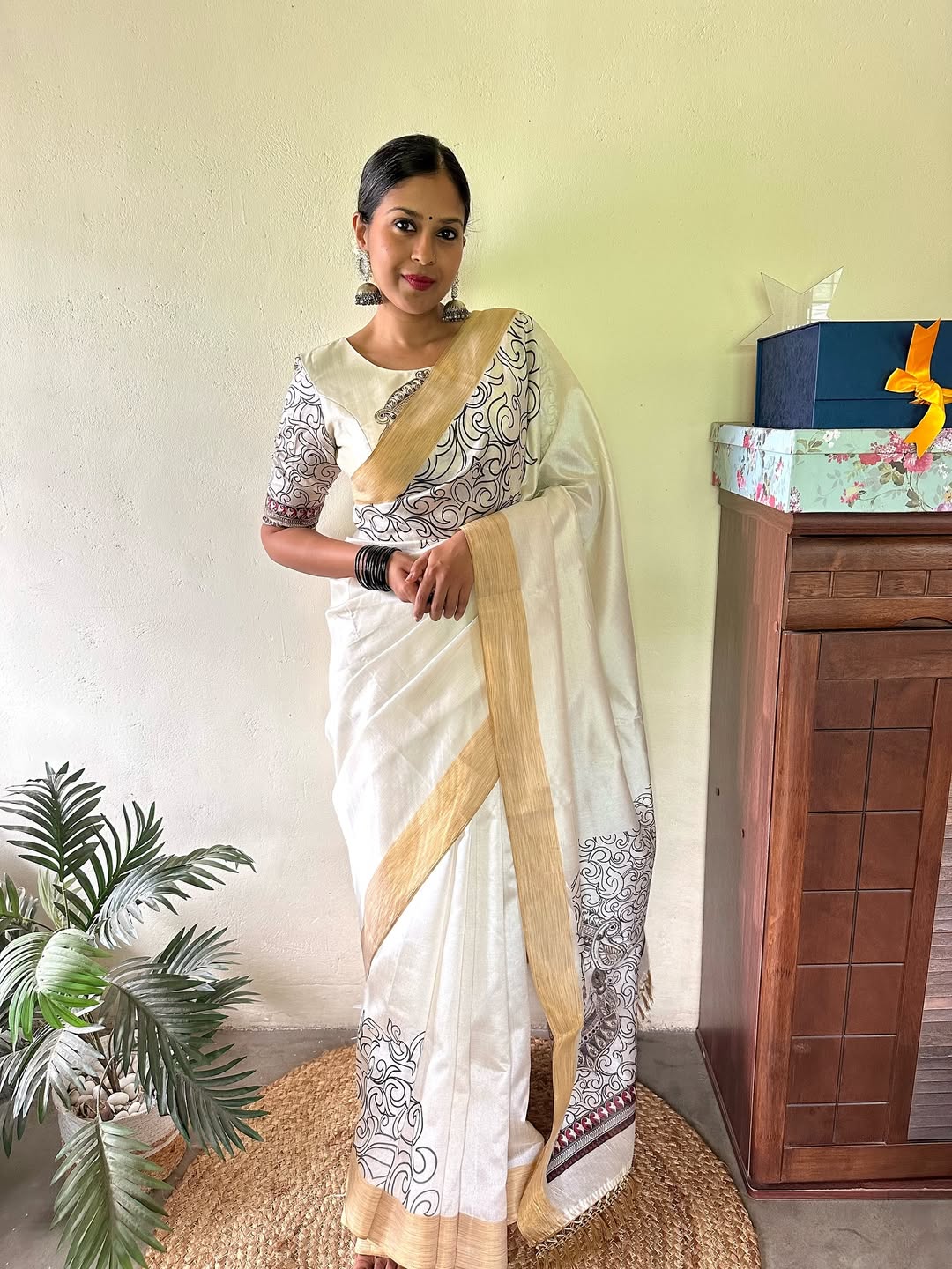 Royal Bloom Digital Print Linen Cotton Saree with Matching Blouse