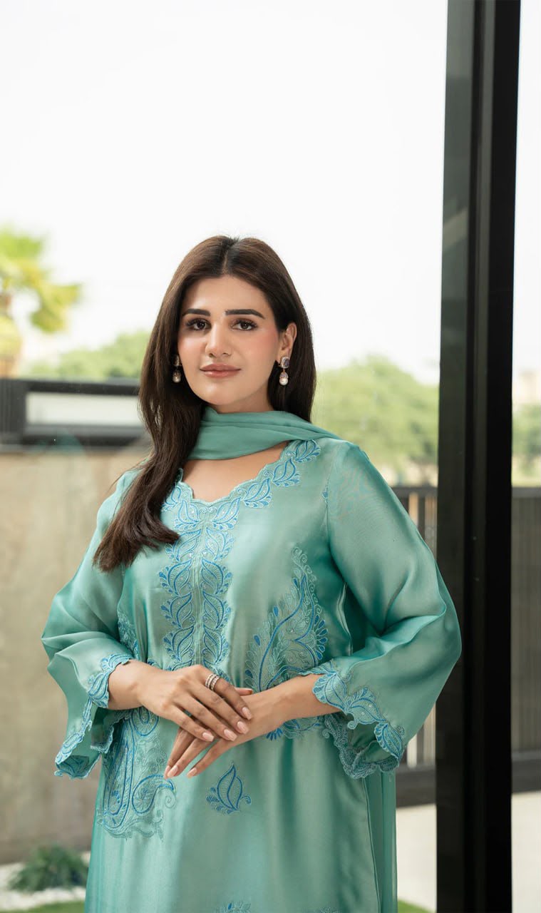 Heavy Reyon Thread Work Set with Shaded Double-Colour Mull Cotton Dupatta