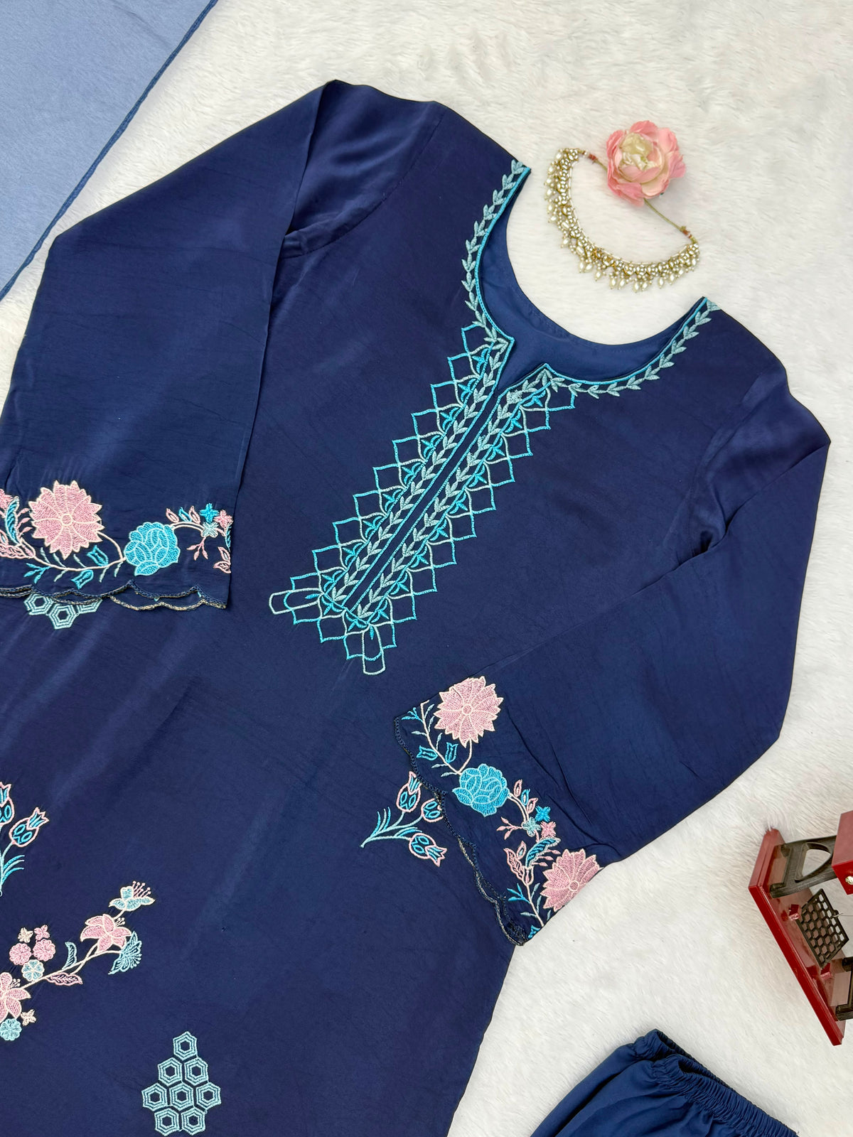 Jura Silk Oversize Kaftan Set with Thread Work & Lace Organza Dupatta
