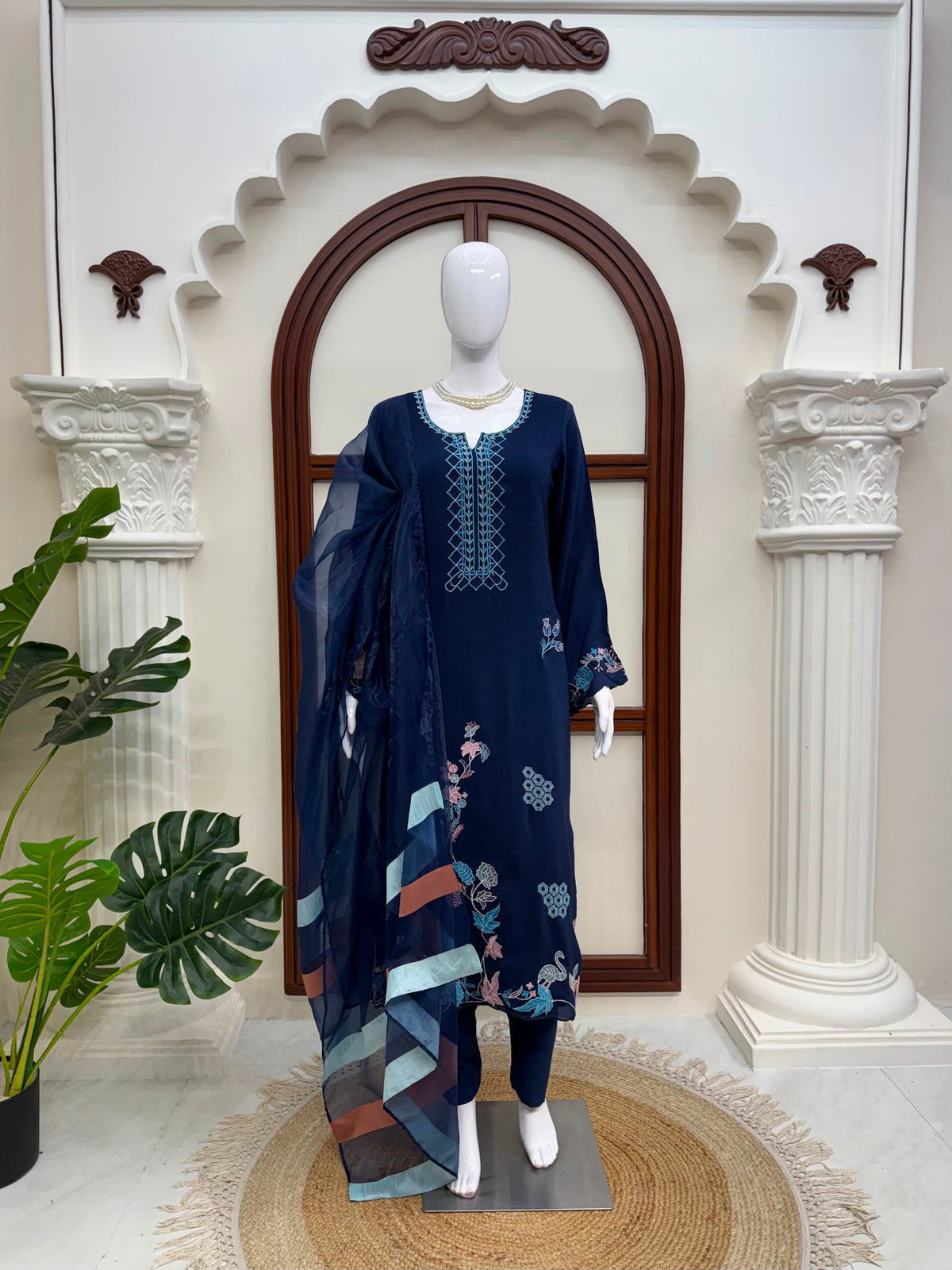 Jura Silk Oversize Kaftan Set with Thread Work & Lace Organza Dupatta
