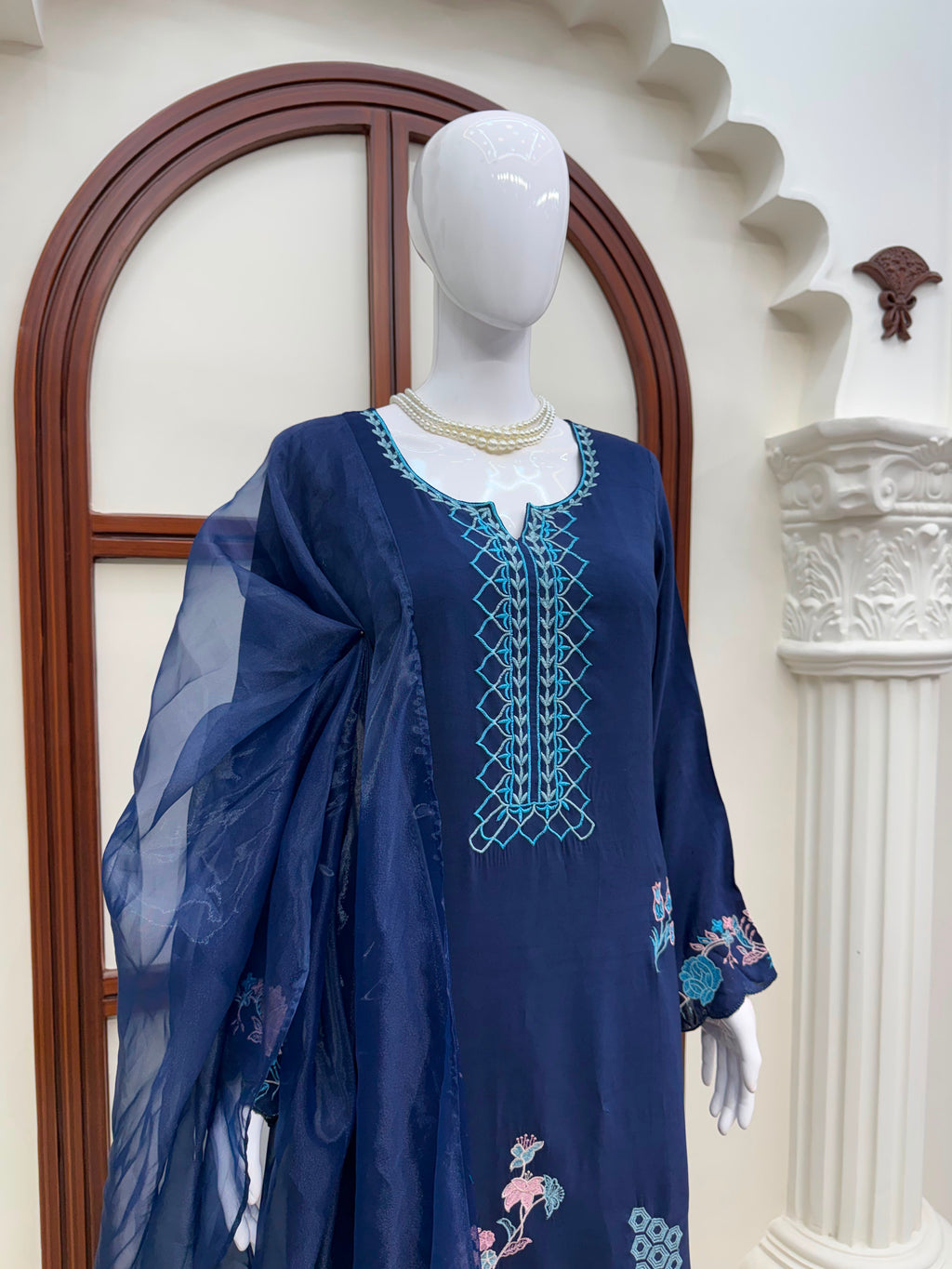 Jura Silk Oversize Kaftan Set with Thread Work & Lace Organza Dupatta