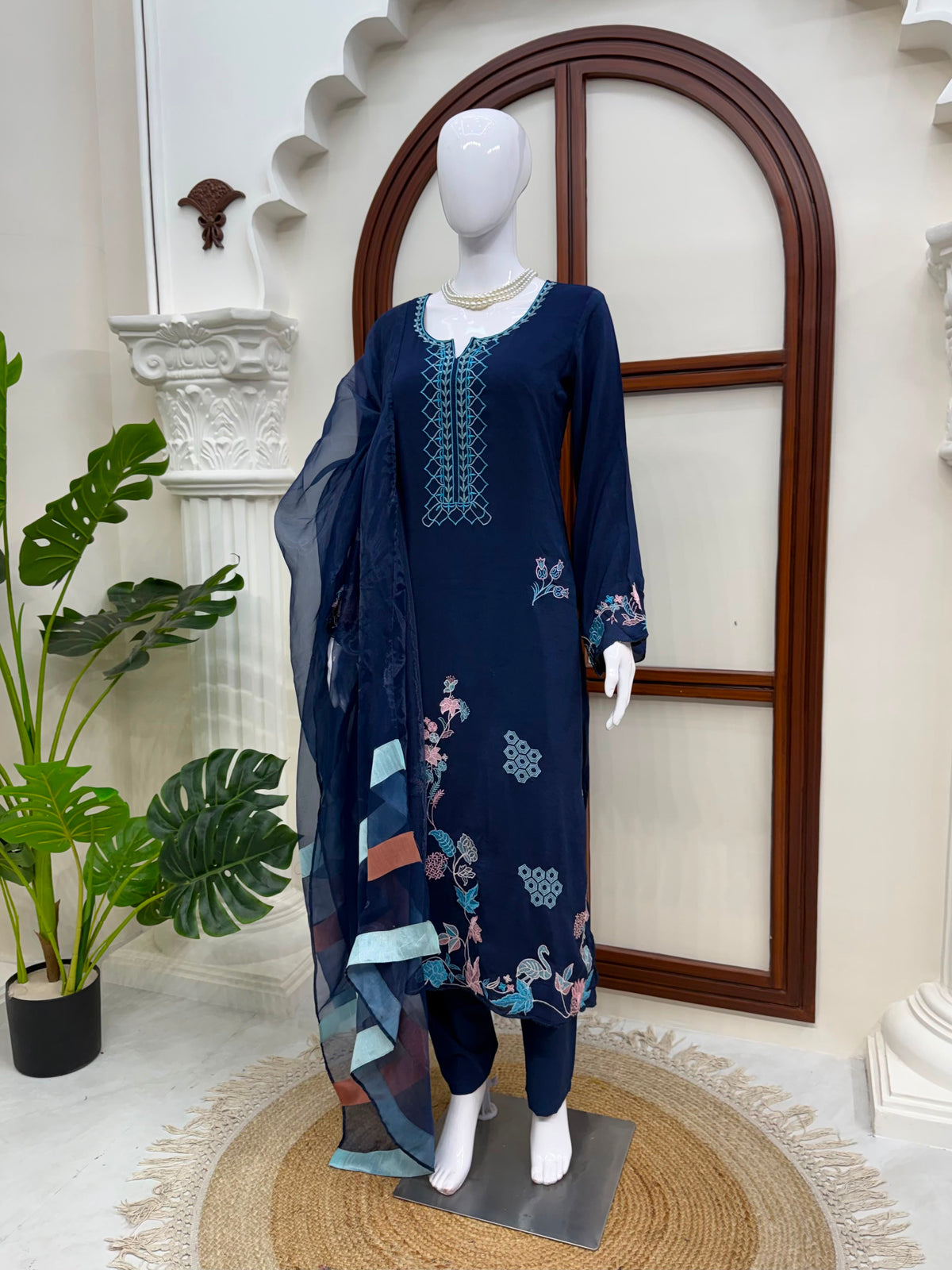 Jura Silk Oversize Kaftan Set with Thread Work & Lace Organza Dupatta