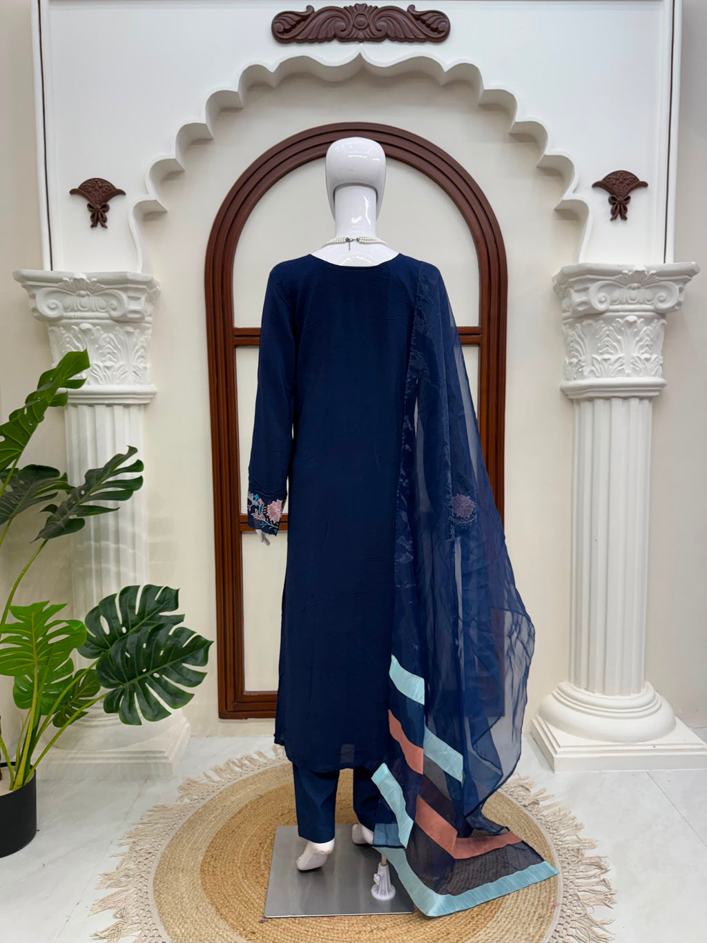 Jura Silk Oversize Kaftan Set with Thread Work & Lace Organza Dupatta