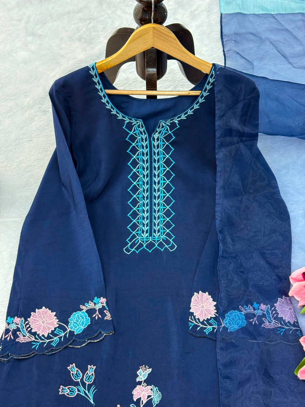 Jura Silk Oversize Kaftan Set with Thread Work & Lace Organza Dupatta