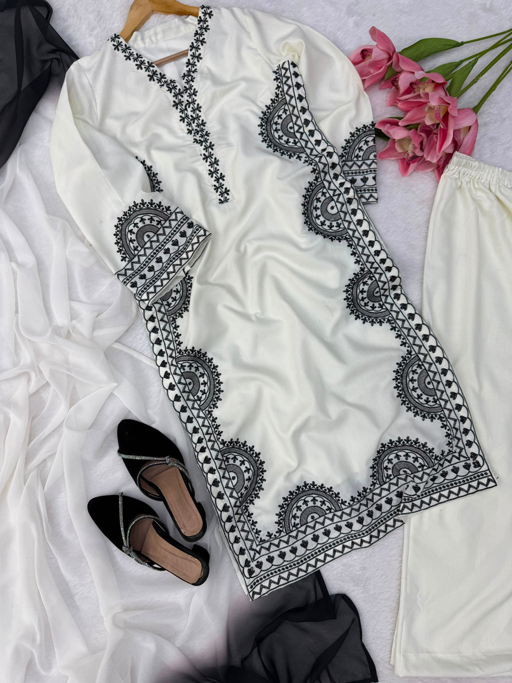 Biscuit Slub Oversize Top Set with Thread Work & Digital Print Dupatta