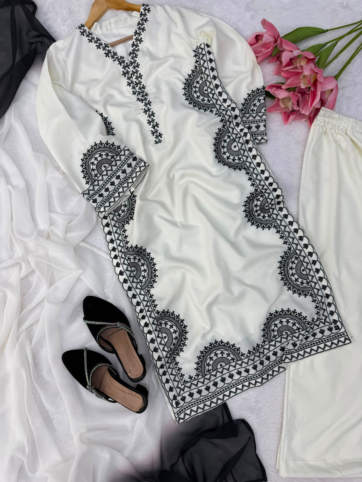 Biscuit Slub Oversize Top Set with Thread Work & Digital Print Dupatta