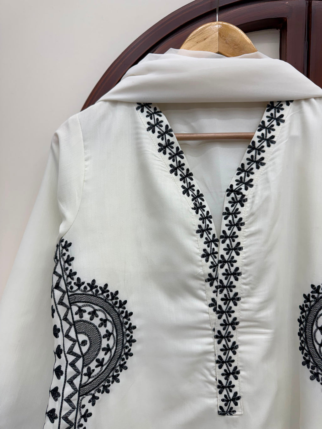 Biscuit Slub Oversize Top Set with Thread Work & Digital Print Dupatta