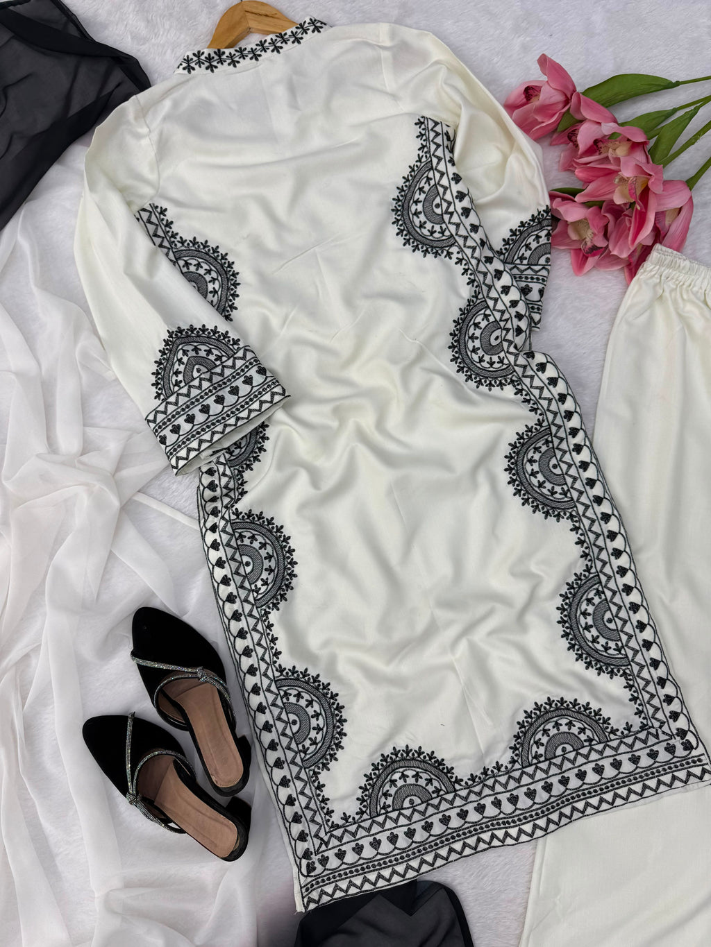 Biscuit Slub Oversize Top Set with Thread Work & Digital Print Dupatta