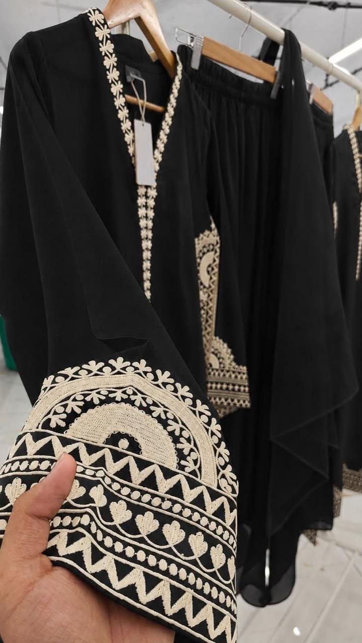 Biscuit Slub Oversize Top Set with Thread Work & Digital Print Dupatta
