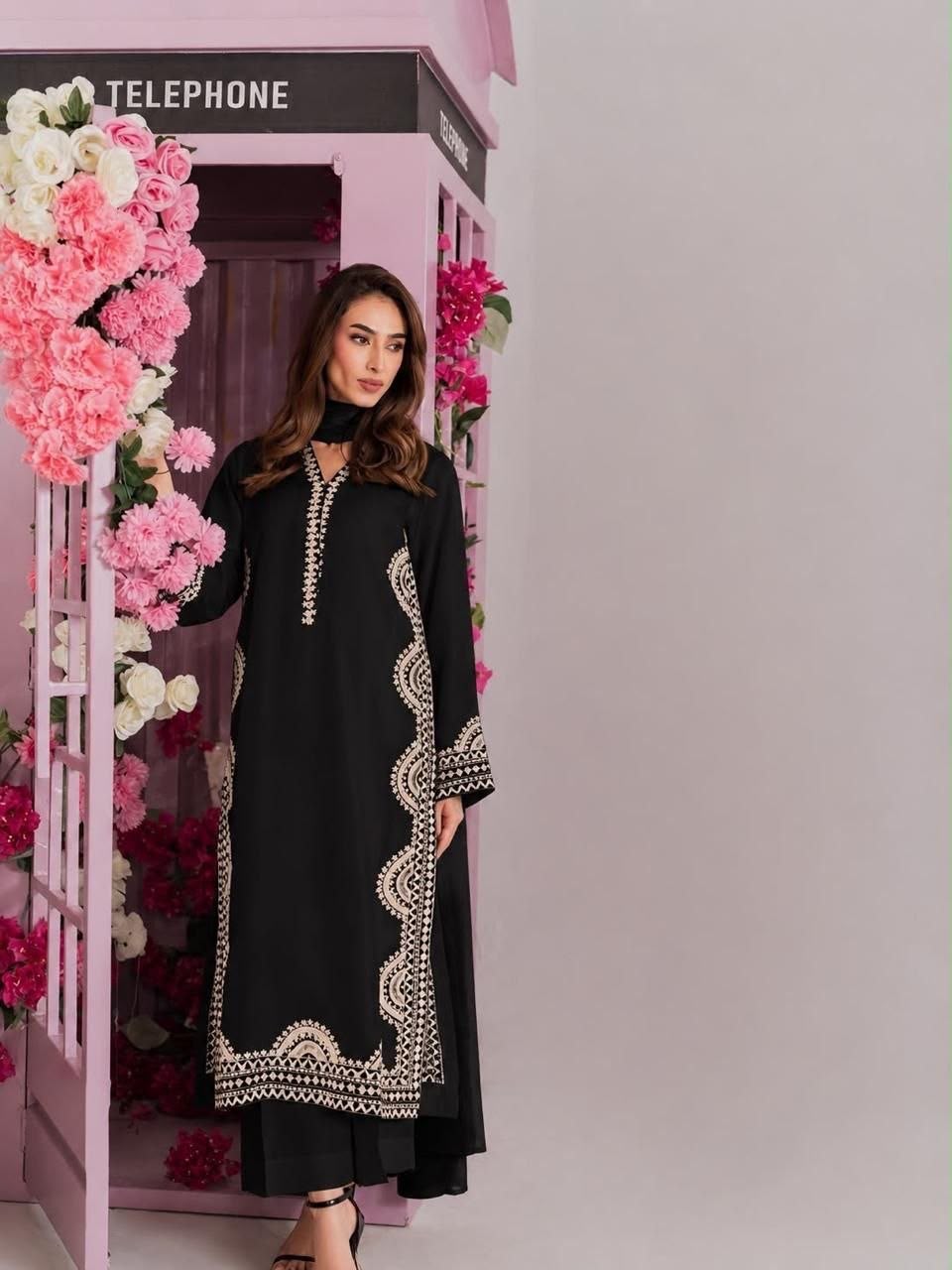 Biscuit Slub Oversize Top Set with Thread Work & Digital Print Dupatta