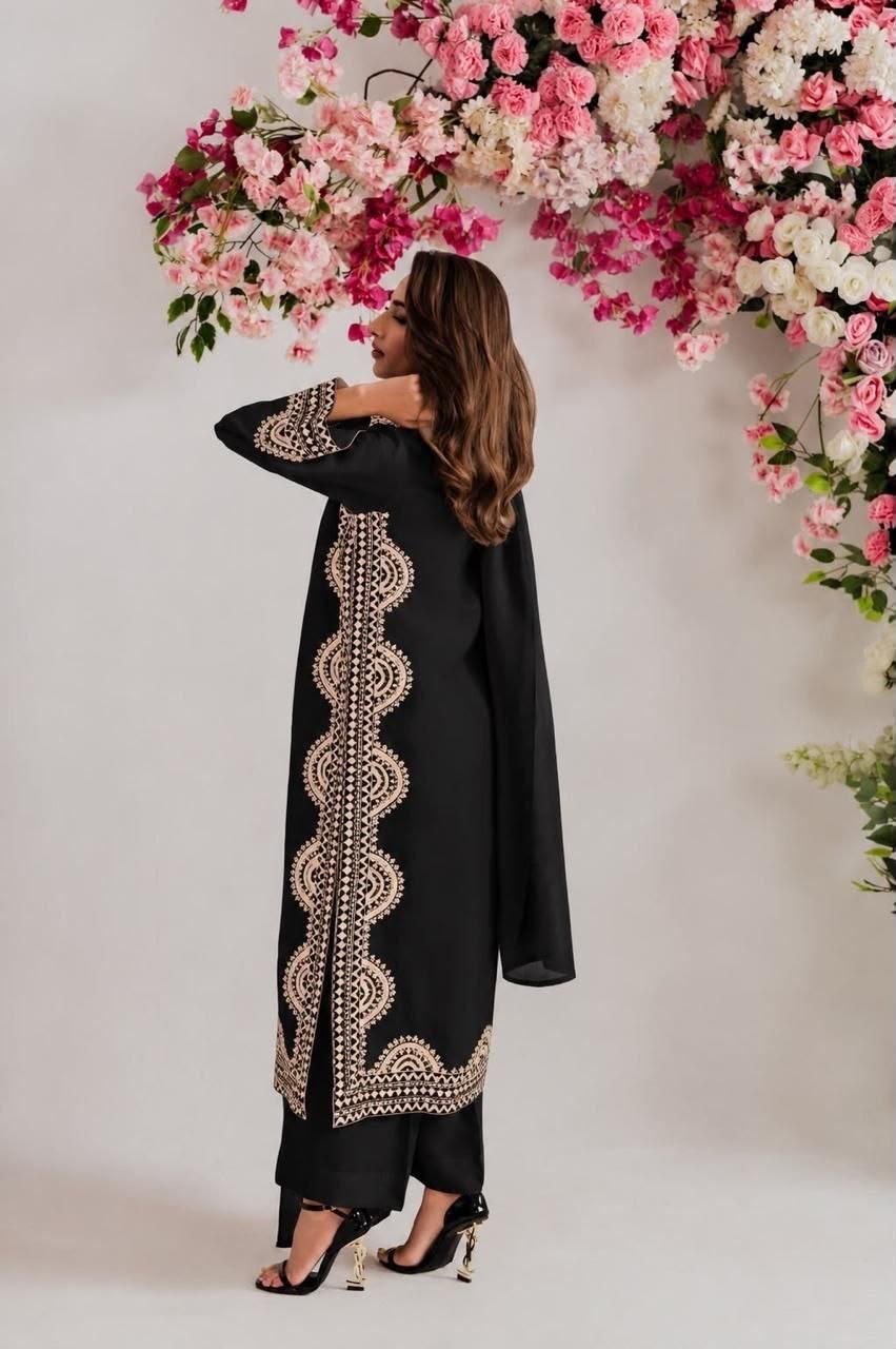 Biscuit Slub Oversize Top Set with Thread Work & Digital Print Dupatta