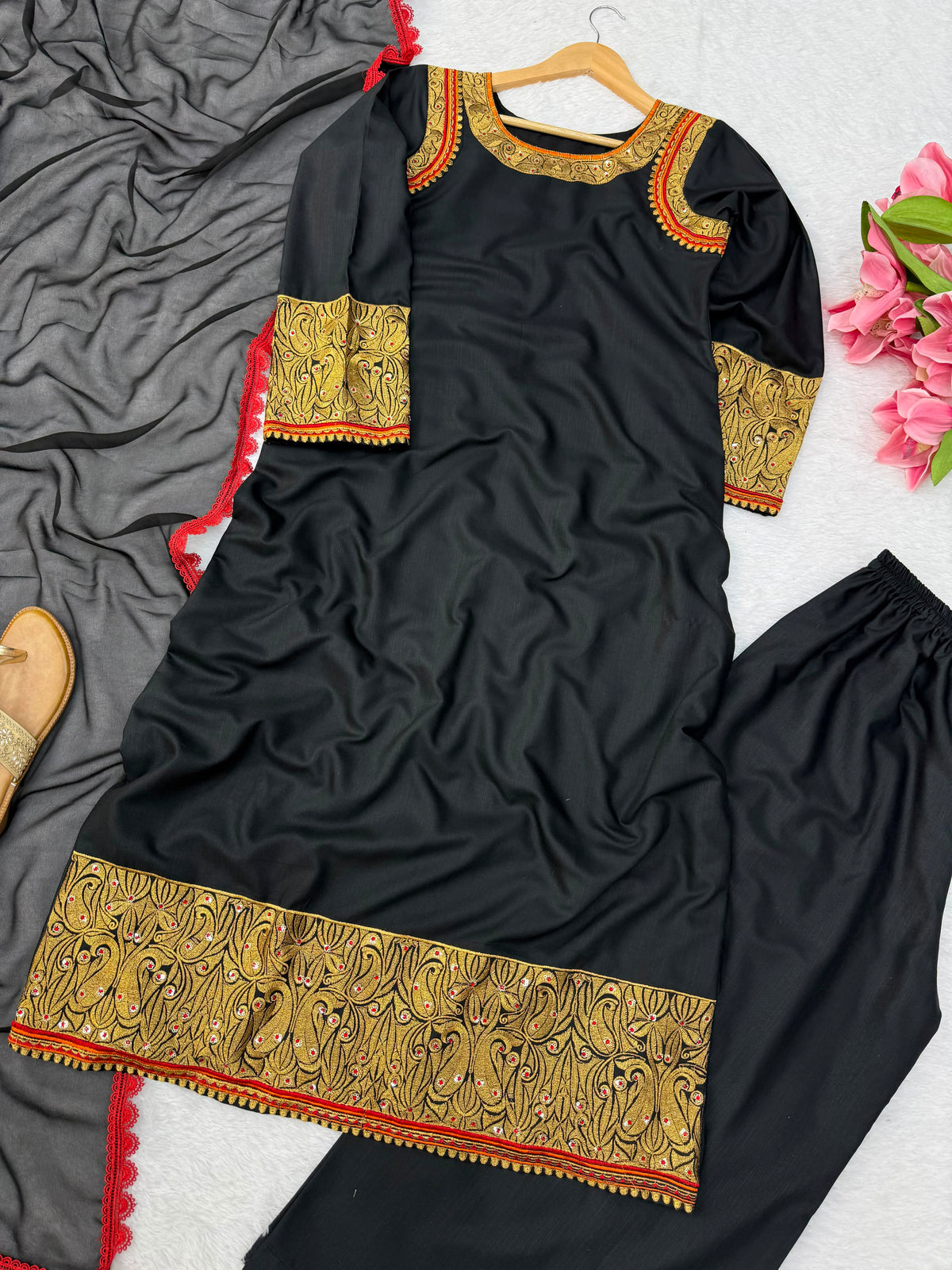 Slub Reyon Kashmiri-Style Tunic Set with Thread Work & Lace Dupatta