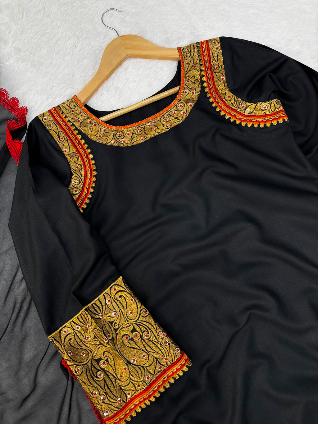 Slub Reyon Kashmiri-Style Tunic Set with Thread Work & Lace Dupatta