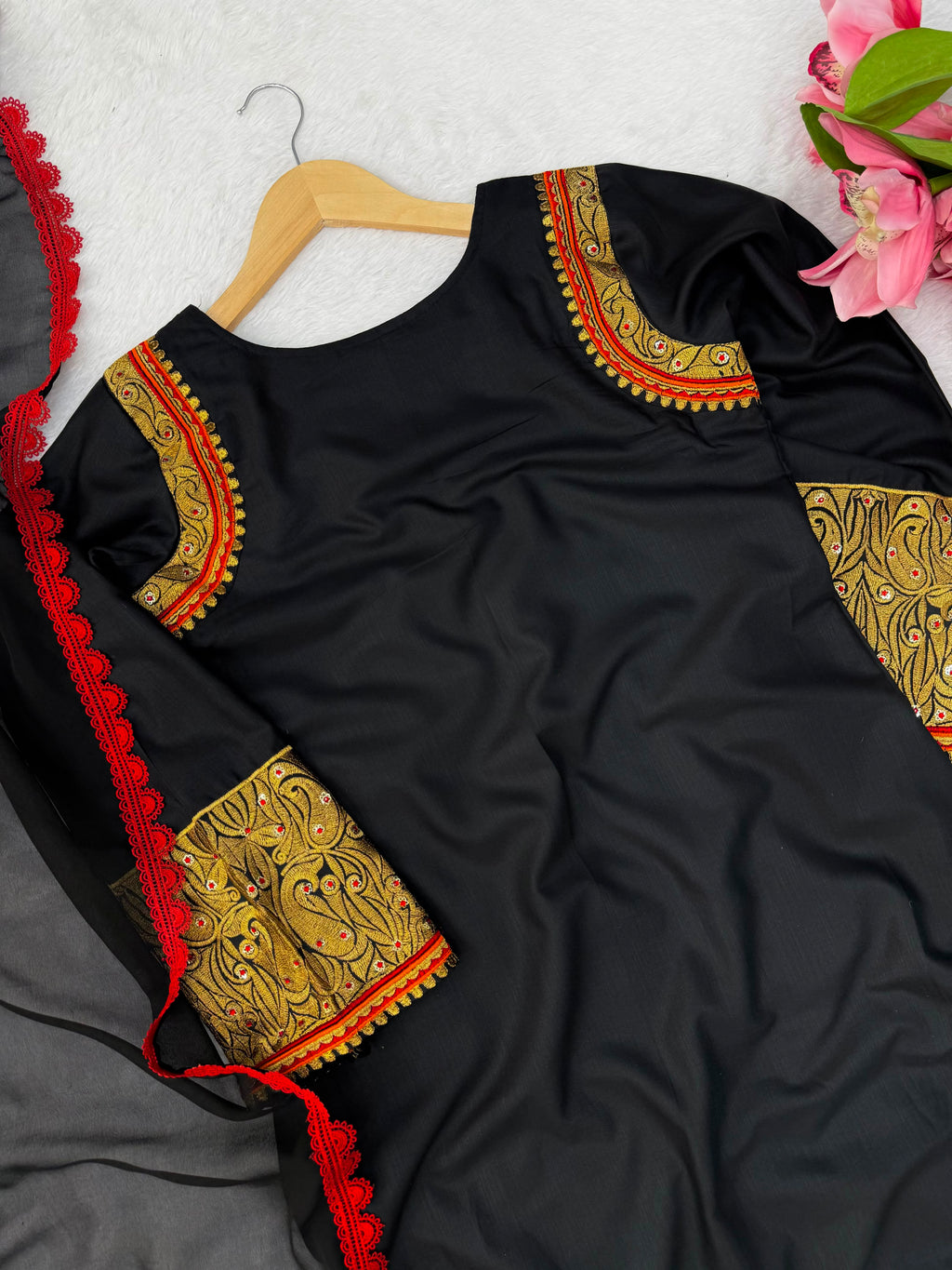 Slub Reyon Kashmiri-Style Tunic Set with Thread Work & Lace Dupatta