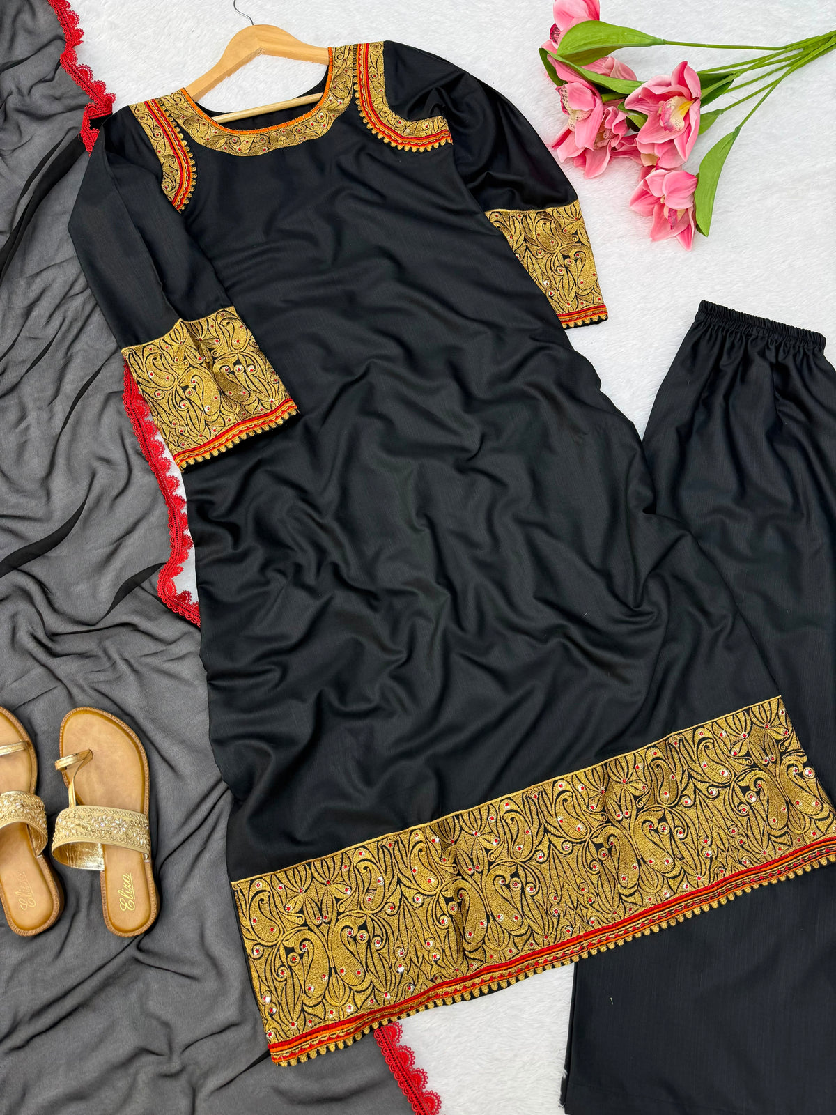 Slub Reyon Kashmiri-Style Tunic Set with Thread Work & Lace Dupatta