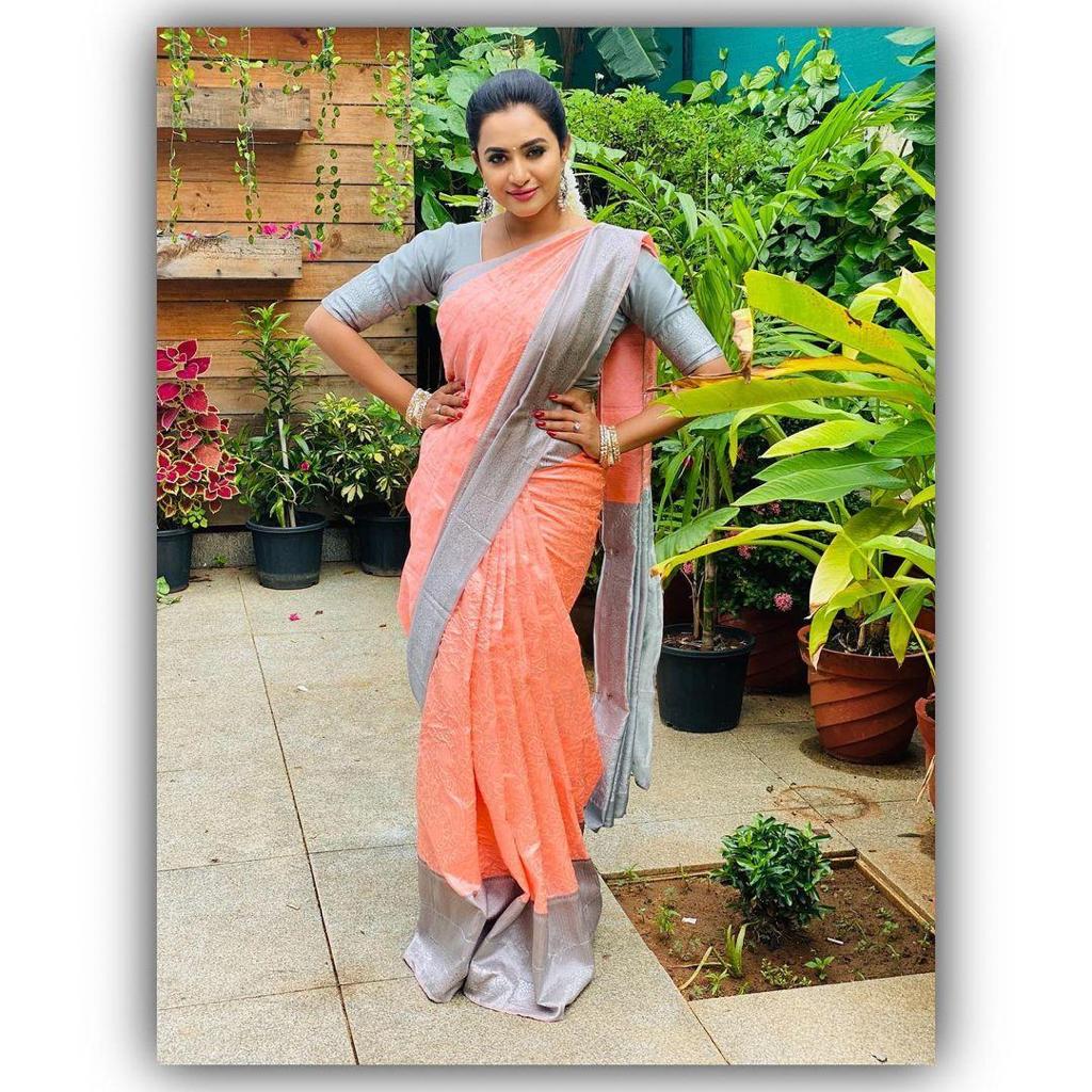 Soft Lichi Silk Jacquard Work Saree with Rich Pallu and Exclusive Blouse Border