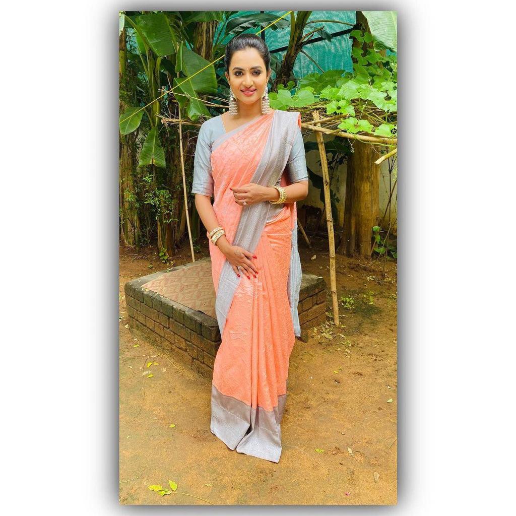 Soft Lichi Silk Jacquard Work Saree with Rich Pallu and Exclusive Blouse Border