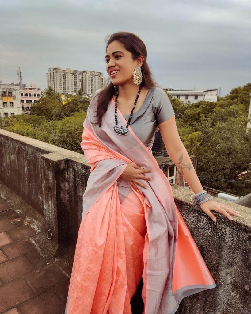 Soft Lichi Silk Jacquard Work Saree with Rich Pallu and Exclusive Blouse Border