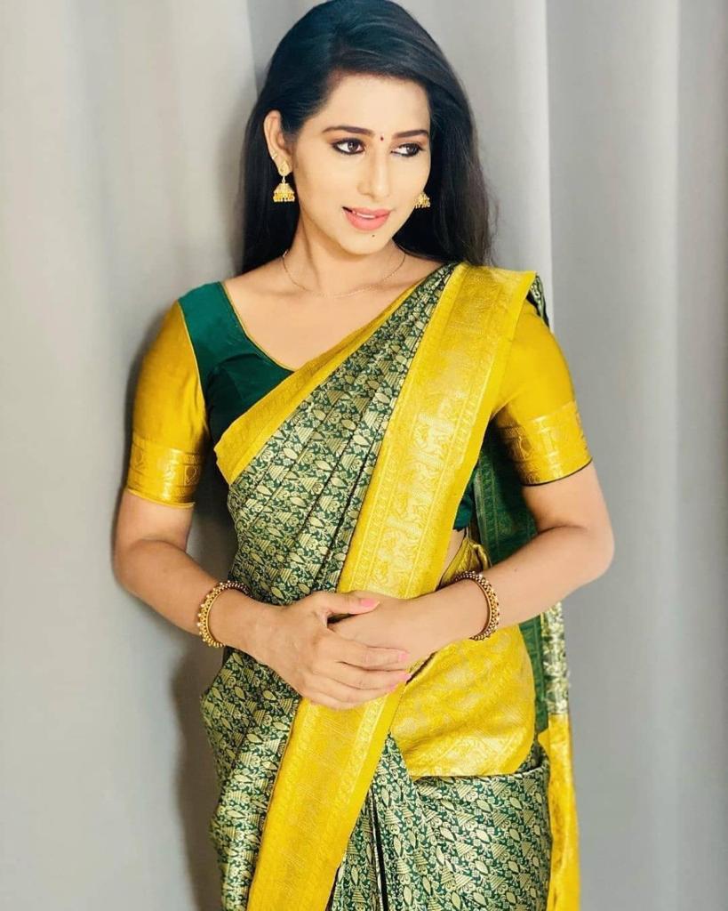Elegant Soft Lichi Silk Saree with Rich Pallu & Jacquard Work