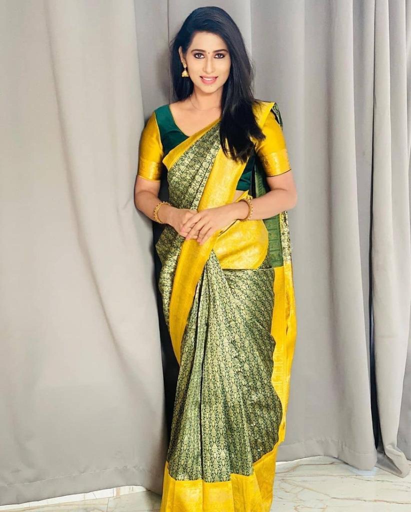Elegant Soft Lichi Silk Saree with Rich Pallu & Jacquard Work