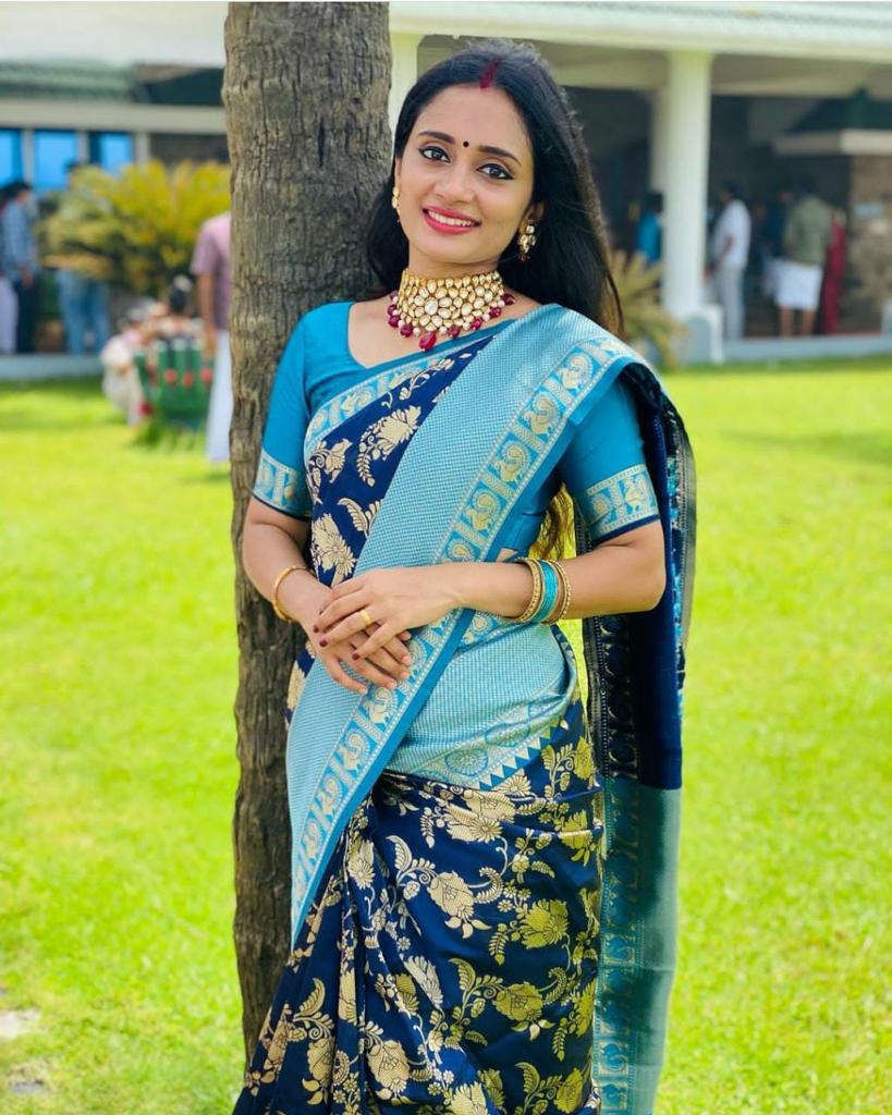 Royal Soft Lichi Silk Saree with Rich Pallu & Jacquard Work