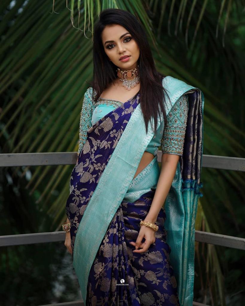 Royal Soft Lichi Silk Saree with Rich Pallu & Jacquard Work
