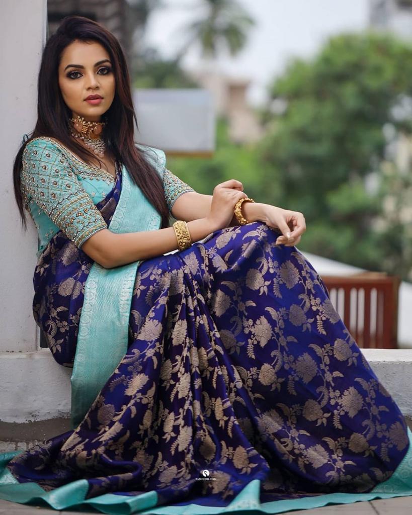 Royal Soft Lichi Silk Saree with Rich Pallu & Jacquard Work