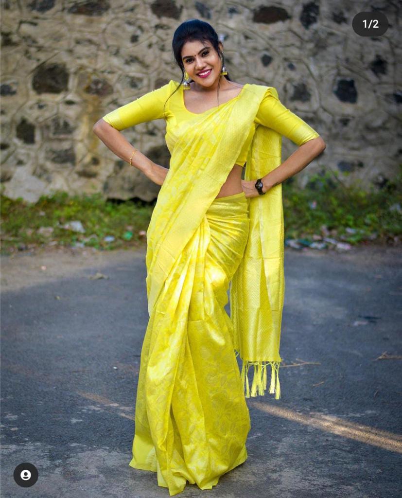 Lichi Silk Saree with Rich Pallu, Jacquard Work & Heavy Zahlar