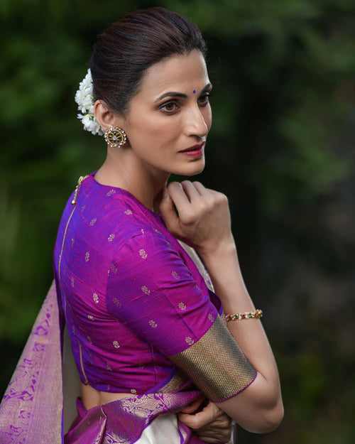 Elegant Lichi Silk Saree with Rich Pallu, Jacquard Weave & Exclusive Border Blouse