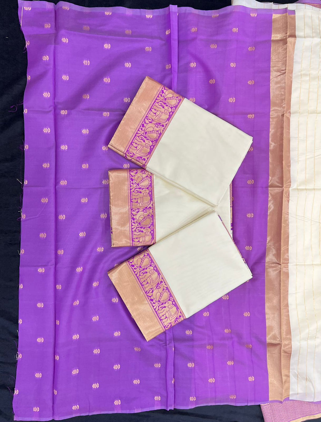 Elegant Lichi Silk Saree with Rich Pallu, Jacquard Weave & Exclusive Border Blouse