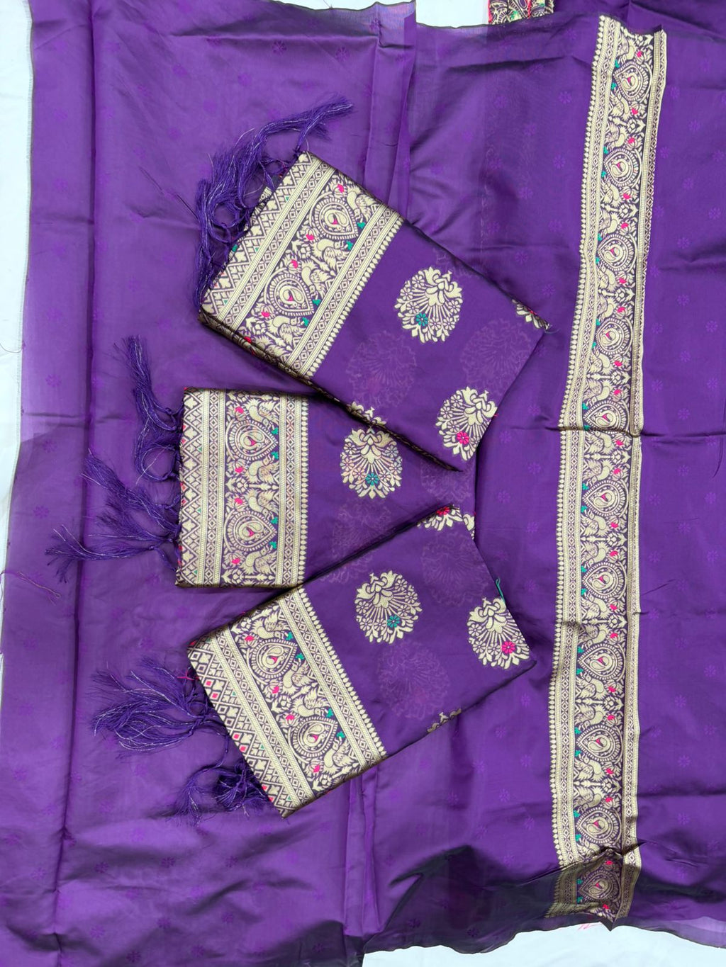 Elegant Soft Lichi Silk Saree with Heavy Zhalar &amp; Rich Pallu