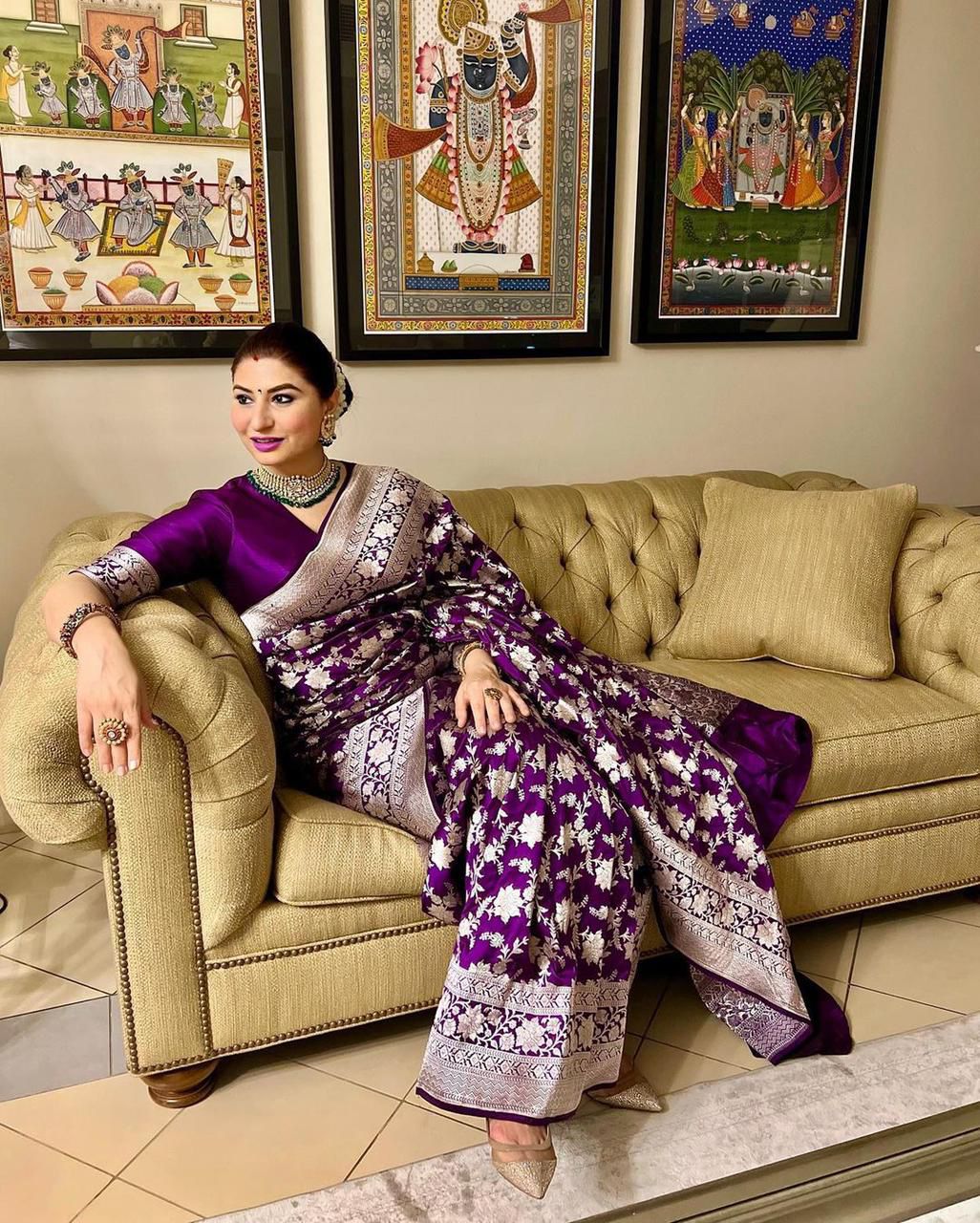 Graceful Soft Lichi Silk Saree with Heavy Zhalar &amp; Rich Pallu