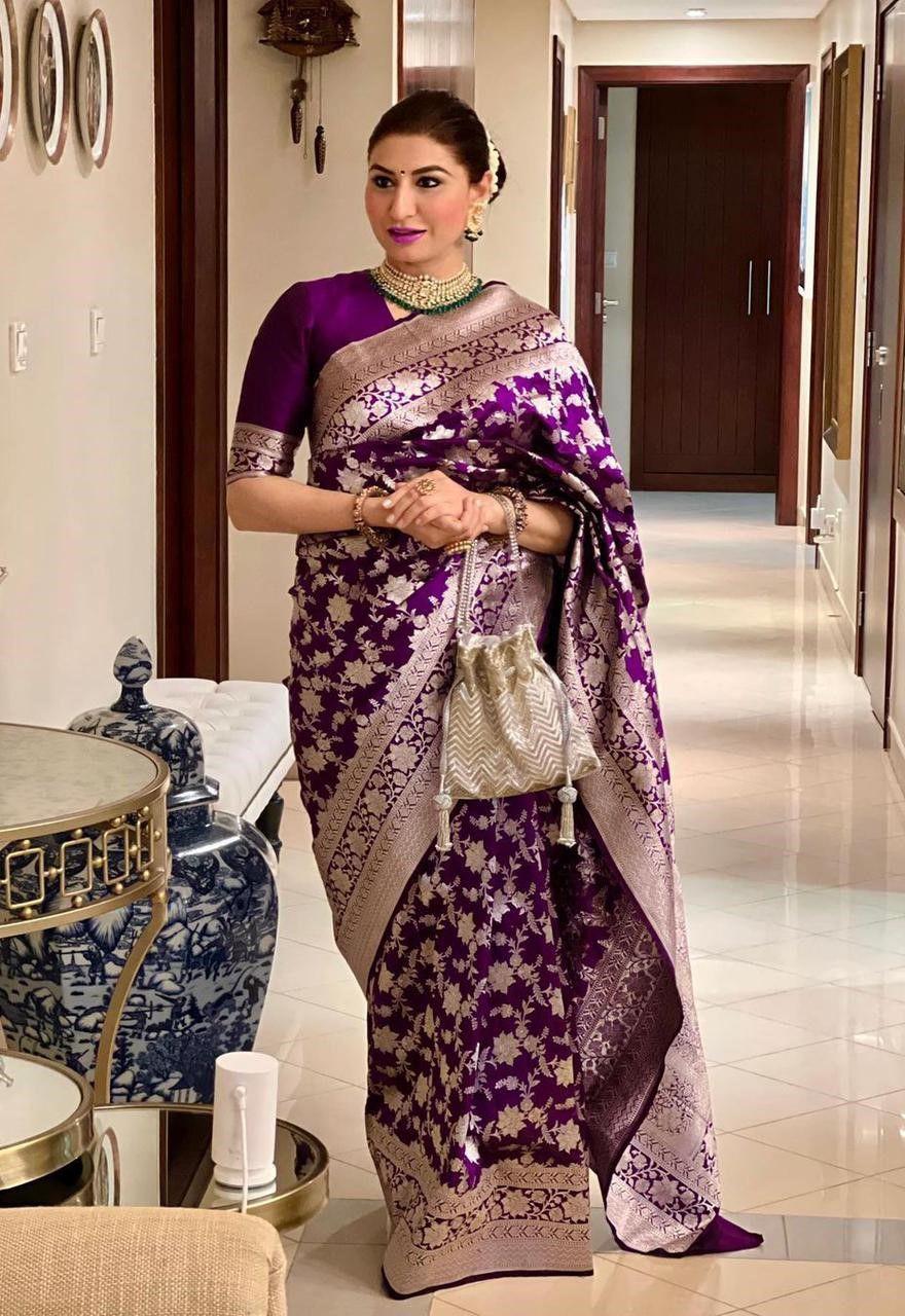 Graceful Soft Lichi Silk Saree with Heavy Zhalar &amp; Rich Pallu