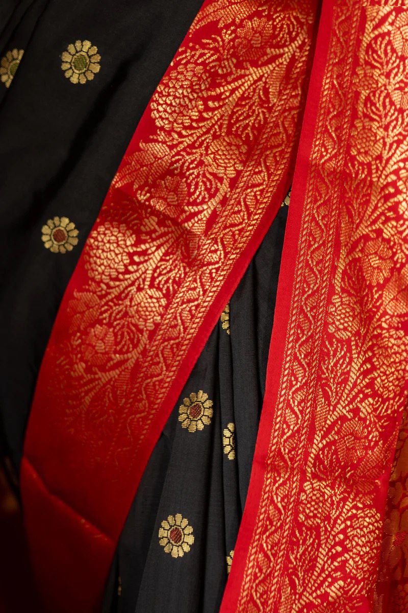 Elegant Soft Lichi Silk Saree with All-Over Jacquard Work & Rich Pallu