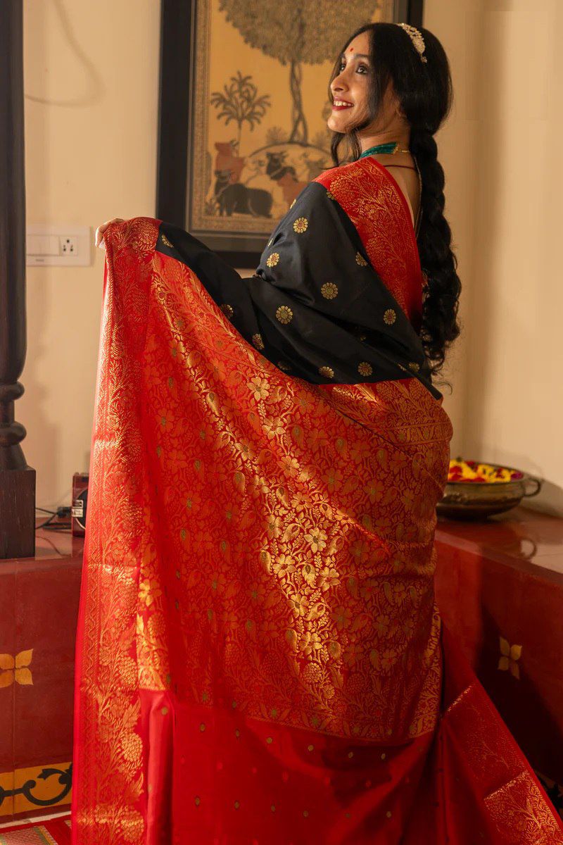 Elegant Soft Lichi Silk Saree with All-Over Jacquard Work & Rich Pallu