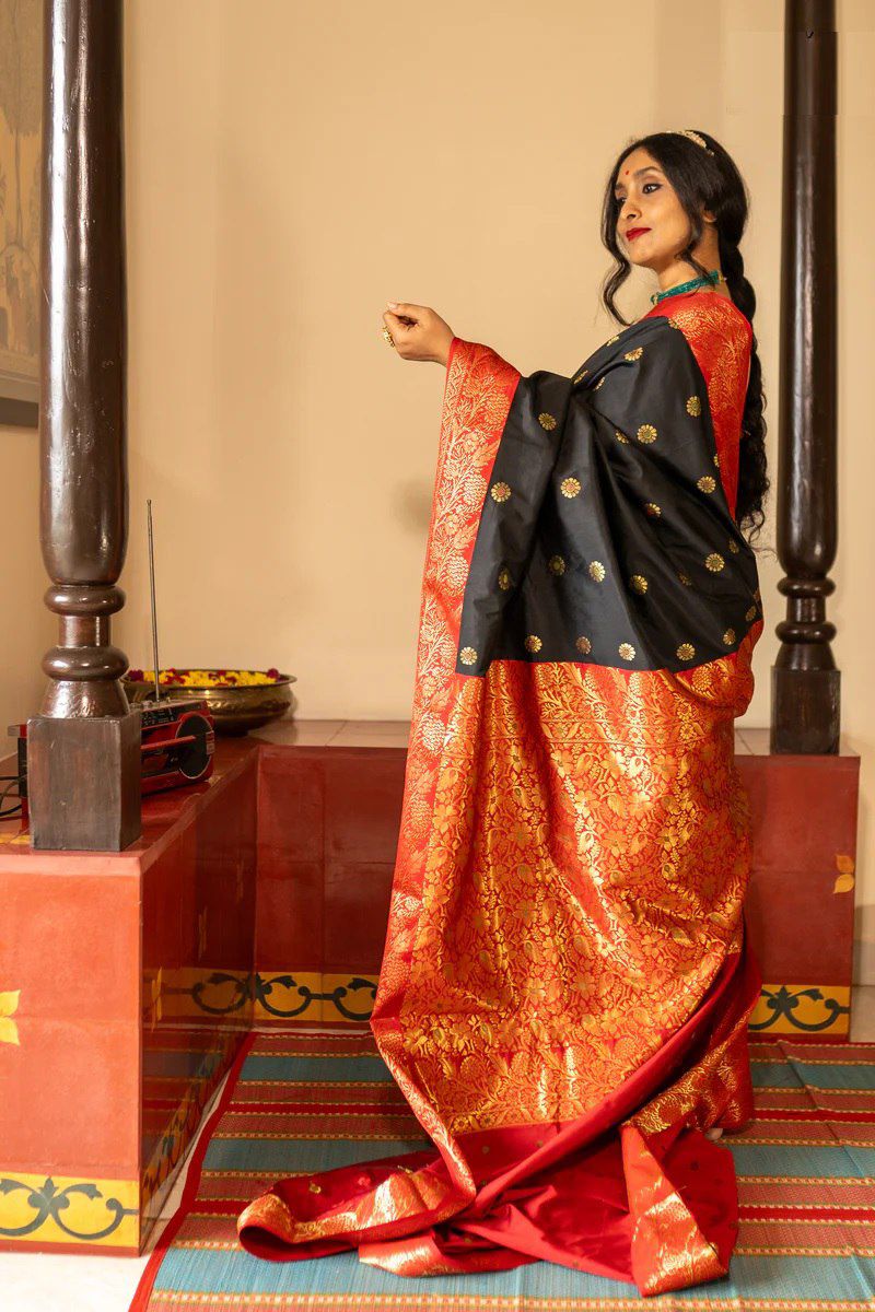 Elegant Soft Lichi Silk Saree with All-Over Jacquard Work & Rich Pallu