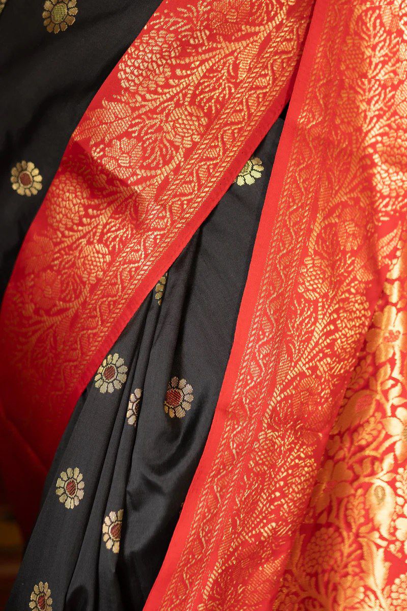 Elegant Soft Lichi Silk Saree with All-Over Jacquard Work & Rich Pallu