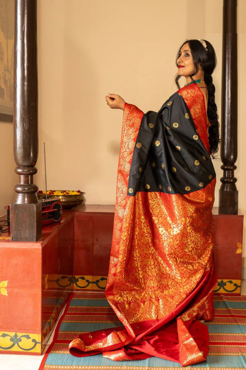 Elegant Soft Lichi Silk Saree with All-Over Jacquard Work & Rich Pallu