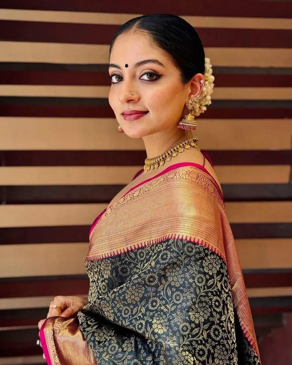 Sophisticated Soft Lichi Silk Saree with Designer Jacquard Work & Rich Pallu