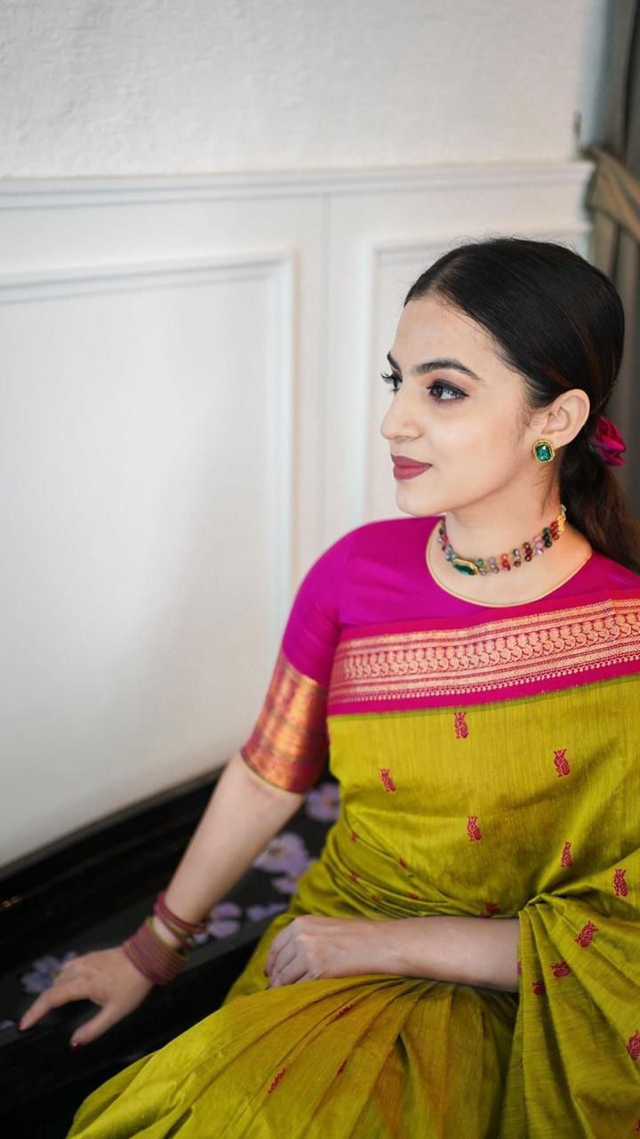 Exclusive Soft Lichi Silk Saree with Rich Jacquard Weave & Elegant Pallu