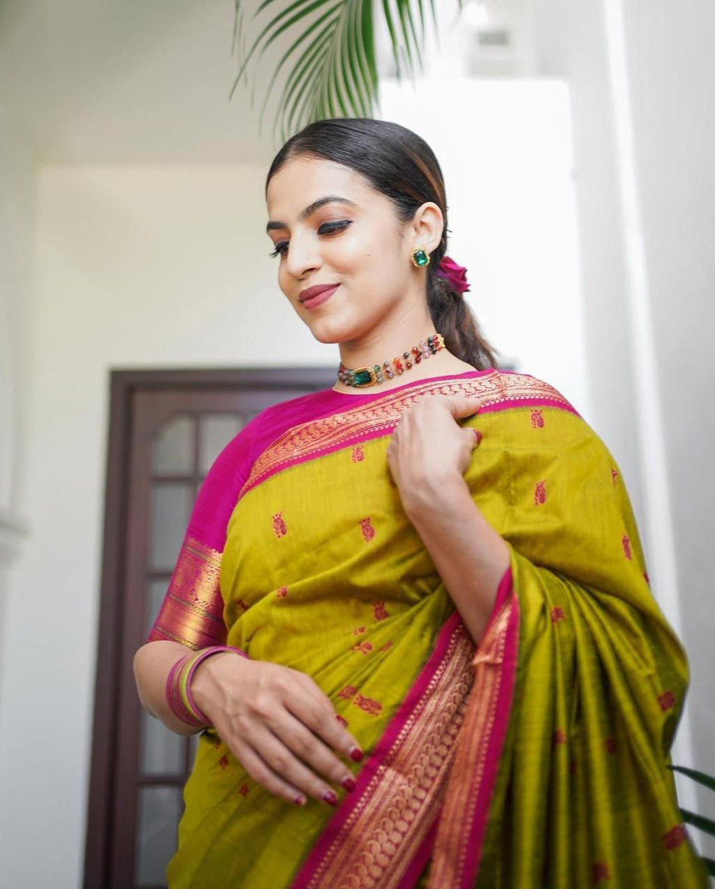 Exclusive Soft Lichi Silk Saree with Rich Jacquard Weave & Elegant Pallu