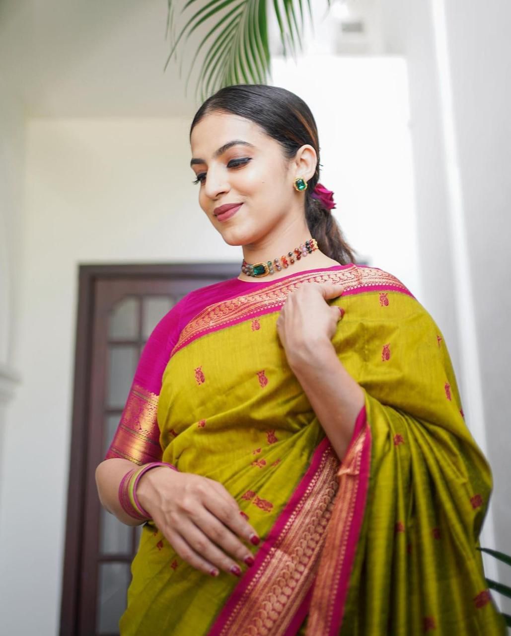 Exclusive Soft Lichi Silk Saree with Rich Jacquard Weave & Elegant Pallu