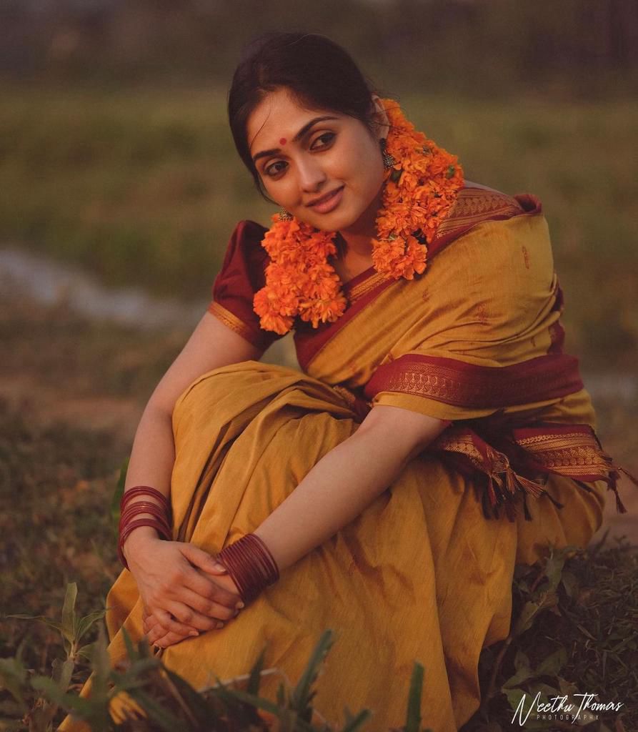 Exclusive Soft Lichi Silk Saree with Rich Jacquard Weave & Elegant Pallu