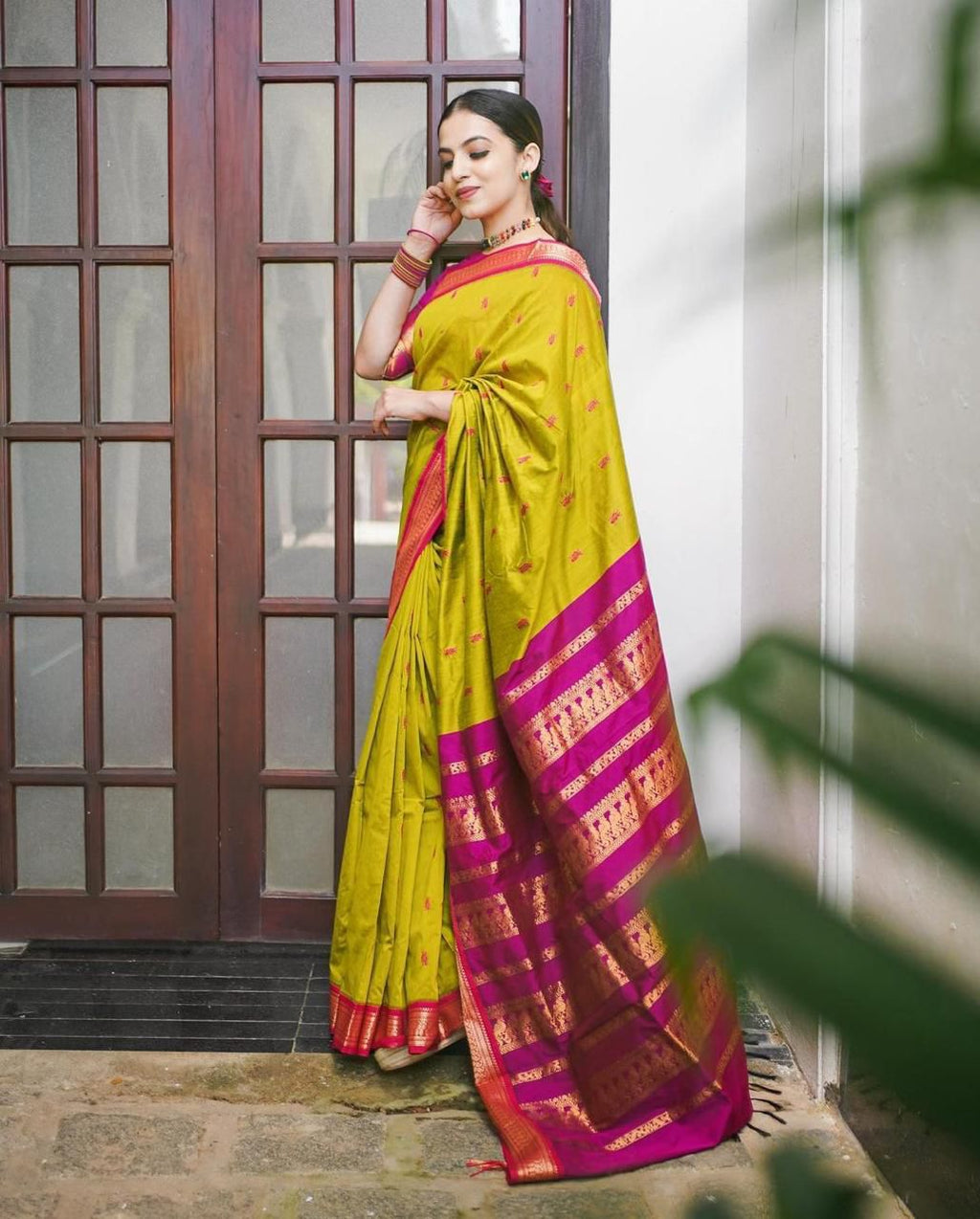 Exclusive Soft Lichi Silk Saree with Rich Jacquard Weave & Elegant Pallu