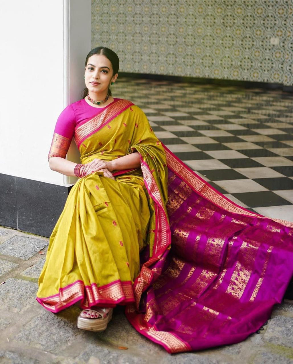 Exclusive Soft Lichi Silk Saree with Rich Jacquard Weave & Elegant Pallu
