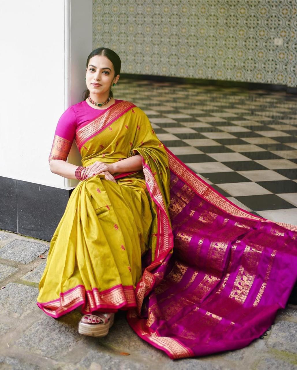 Exclusive Soft Lichi Silk Saree with Rich Jacquard Weave & Elegant Pallu