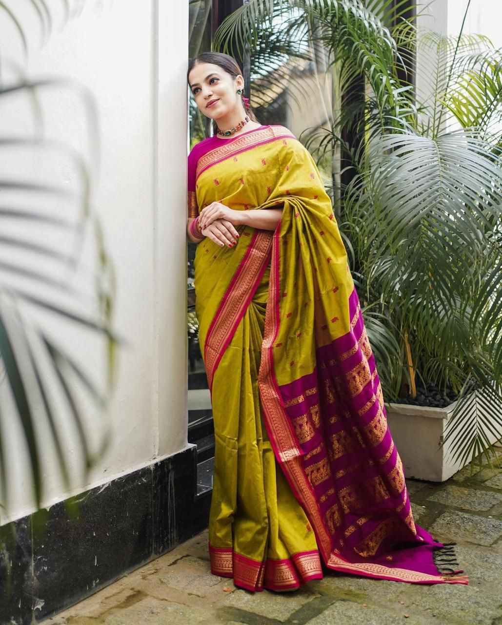 Exclusive Soft Lichi Silk Saree with Rich Jacquard Weave & Elegant Pallu