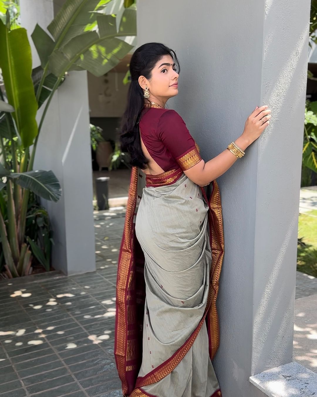 Exclusive Soft Lichi Silk Saree with Rich Jacquard Weave & Elegant Pallu