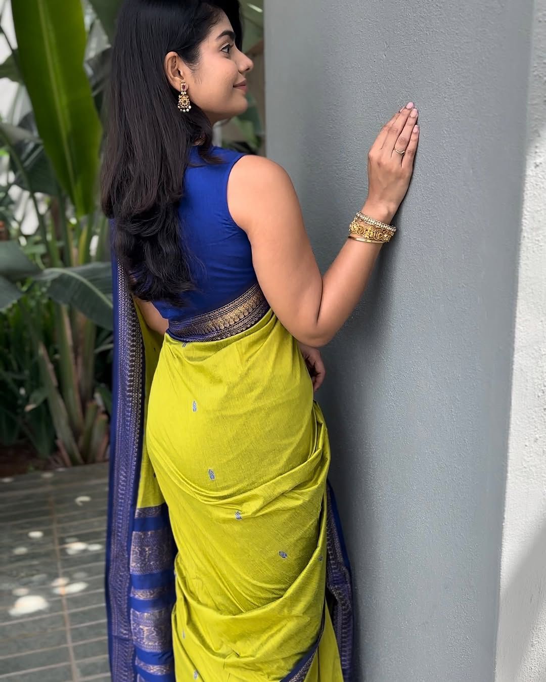 Exclusive Soft Lichi Silk Saree with Rich Jacquard Weave & Elegant Pallu