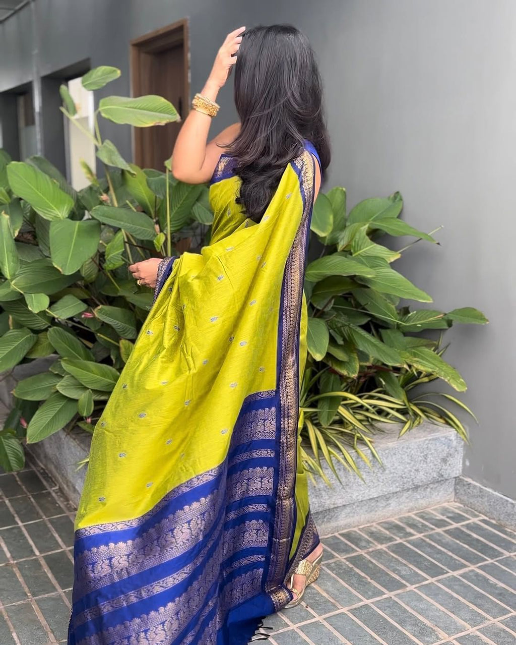 Exclusive Soft Lichi Silk Saree with Rich Jacquard Weave & Elegant Pallu